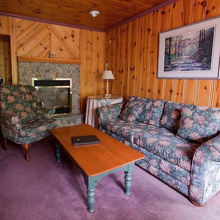Pow Wow Point Lodge Huntsville Esterno foto